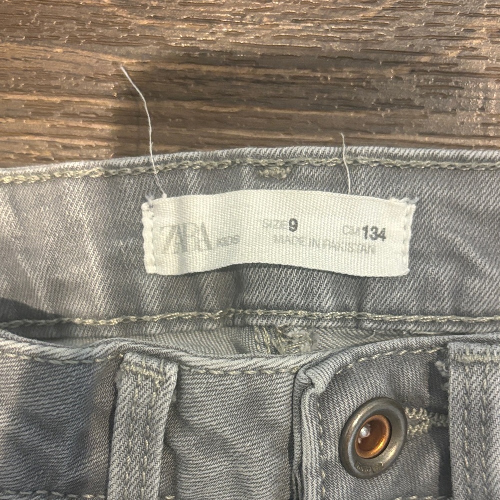 Zara Girls Light Gray Distessed Skinny Jeans (9) - Picture 2 of 7